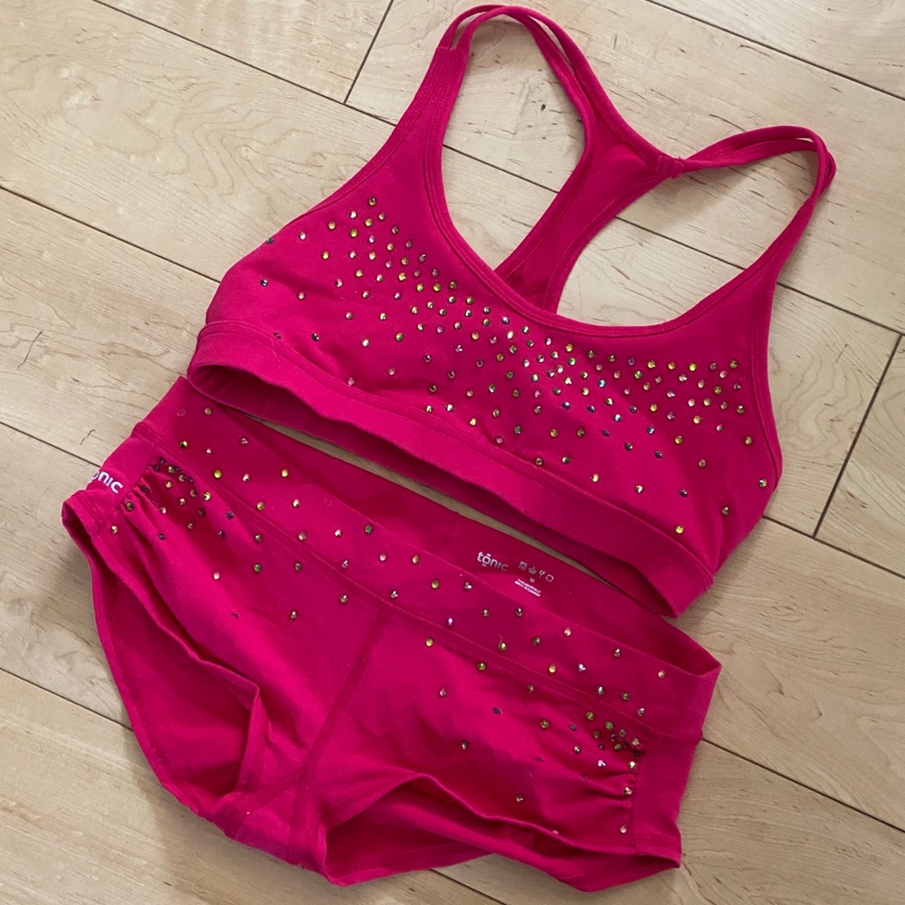 Rhinestoned Tonic Yoga Bra and Pole Short Set in M!